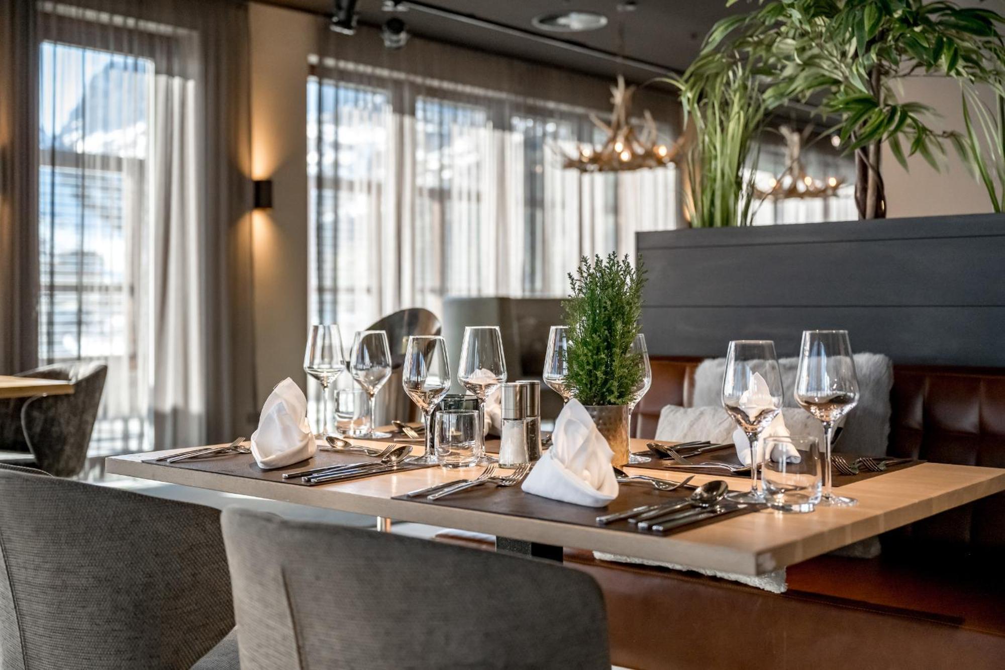 Alpenparks Hotel & Apartment Arlberg Warth Mit Pool Экстерьер фото