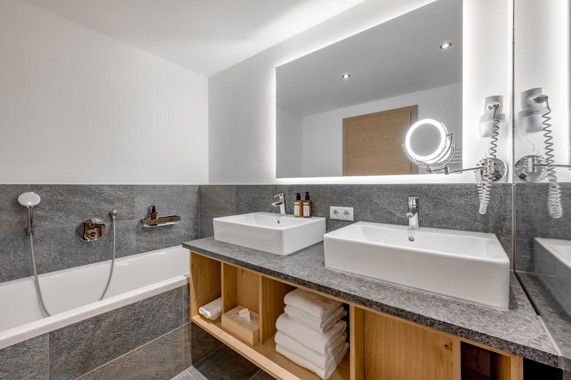 Alpenparks Hotel & Apartment Arlberg Warth Mit Pool Экстерьер фото