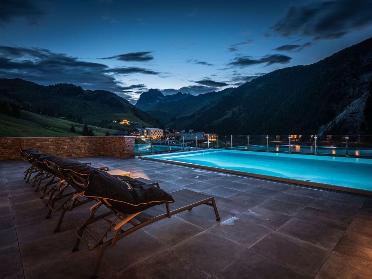 Alpenparks Hotel & Apartment Arlberg Warth Mit Pool Экстерьер фото
